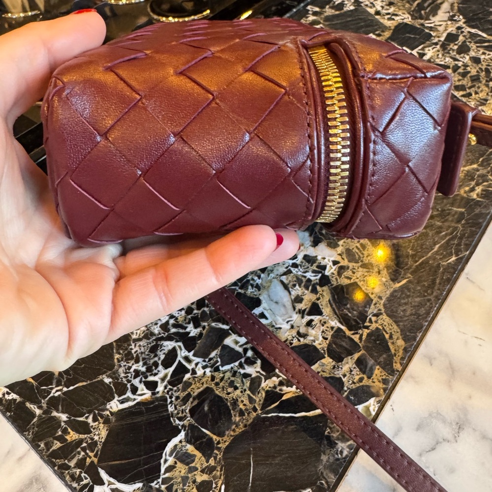 Bottega Veneta Woven Leather Box Bag with Gold Accents - Picture 4 of 8